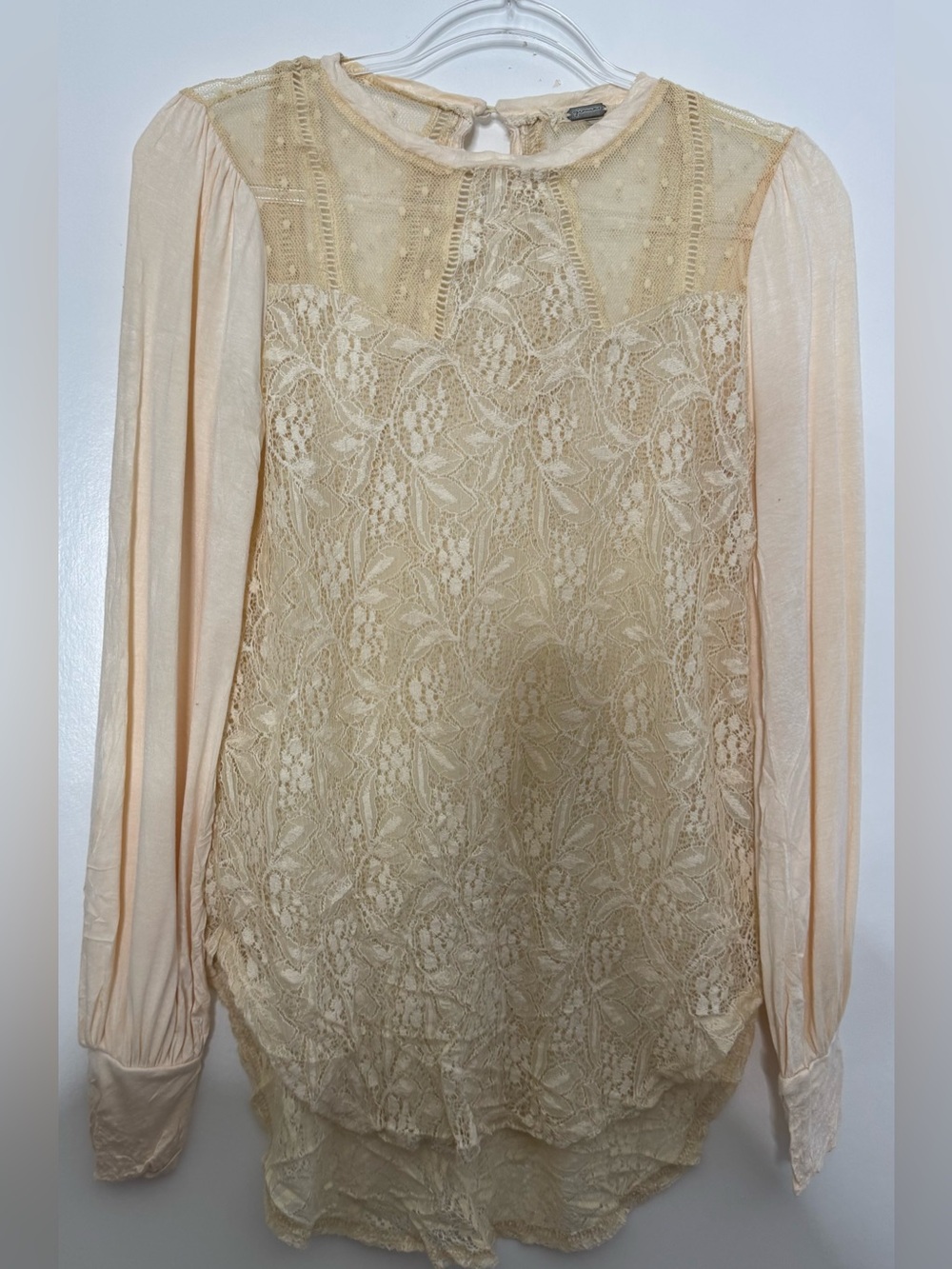 gimmicks by BKE Cream Lace-Front Long Sleeve Blouse fall cotton blend size small